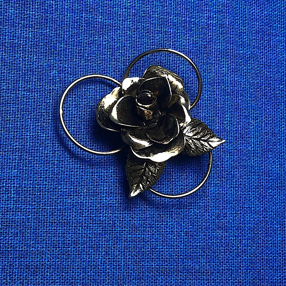 VINTAGE RISE AND BORROMEAN RING BROOCH